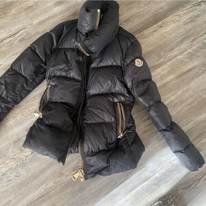 Fading on zipper and inside tag falling off